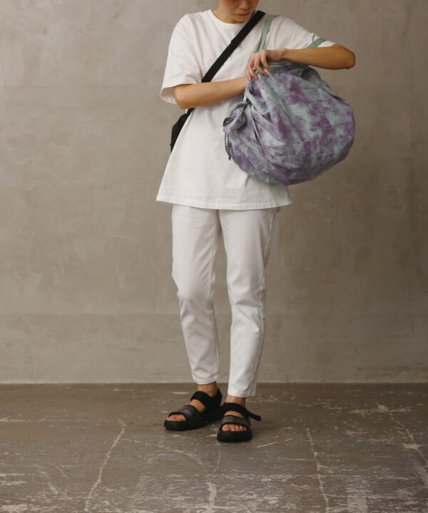 shupatto-packable-bag-27L-evening-mist-model