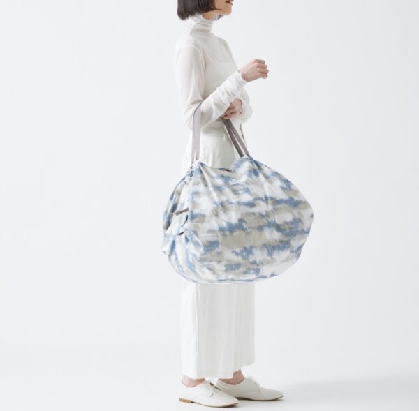 shupatto-compact-foldable-bag-l-floating-clouds-model